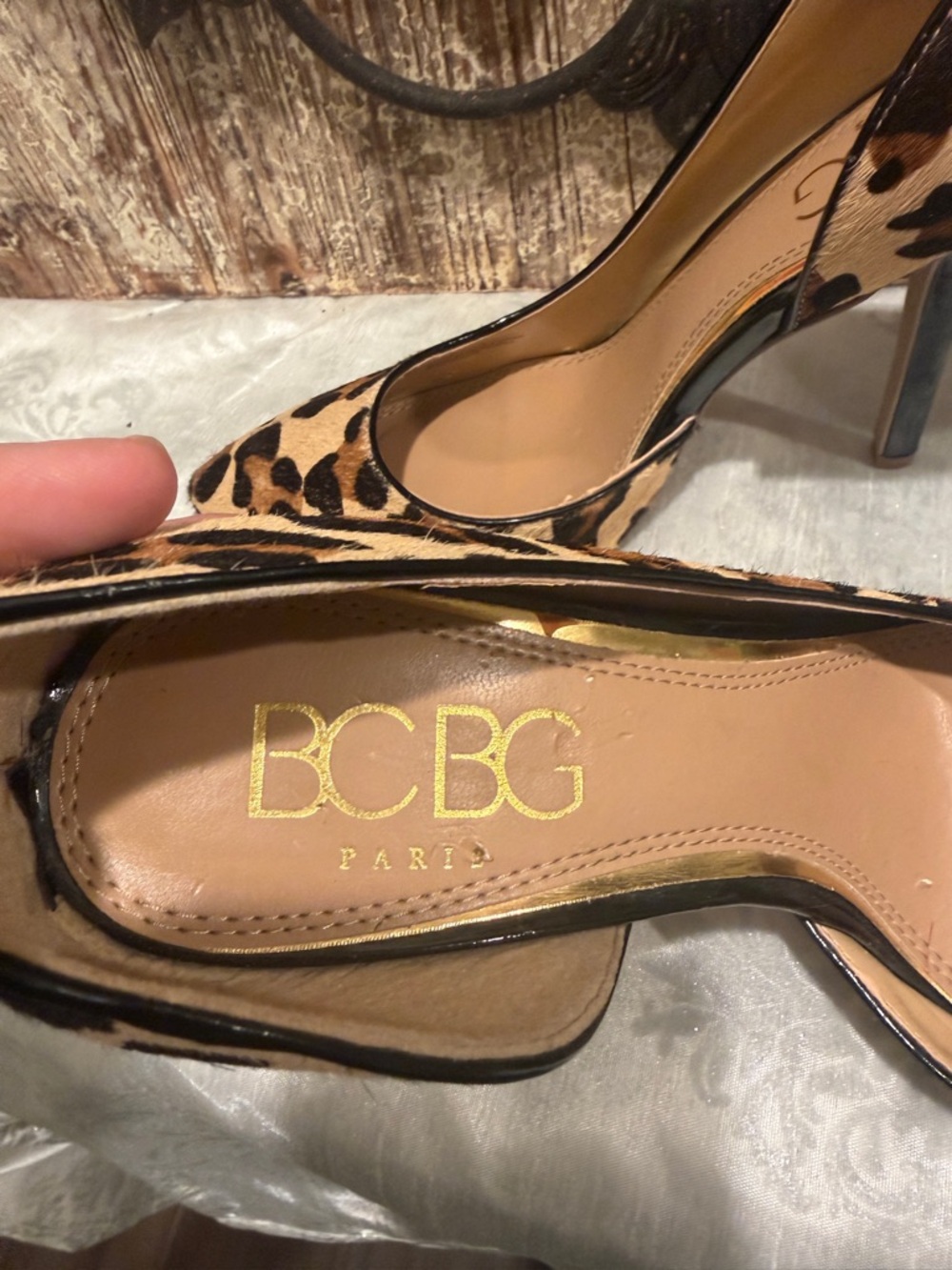 BCBG leopard pumps shoes heels size 9.5 - Picture 8 of 10
